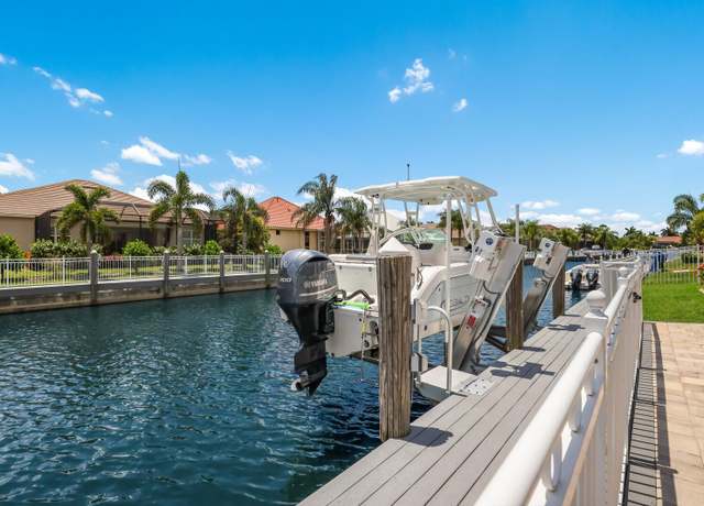 Property at 569 Mast Dr, Bradenton, FL 34208, 4 beds, 3 baths