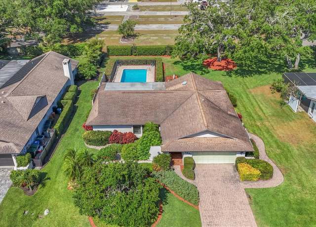 Property at 4806 Huntleigh Dr, Sarasota, FL 34233, 3 beds, 2 baths