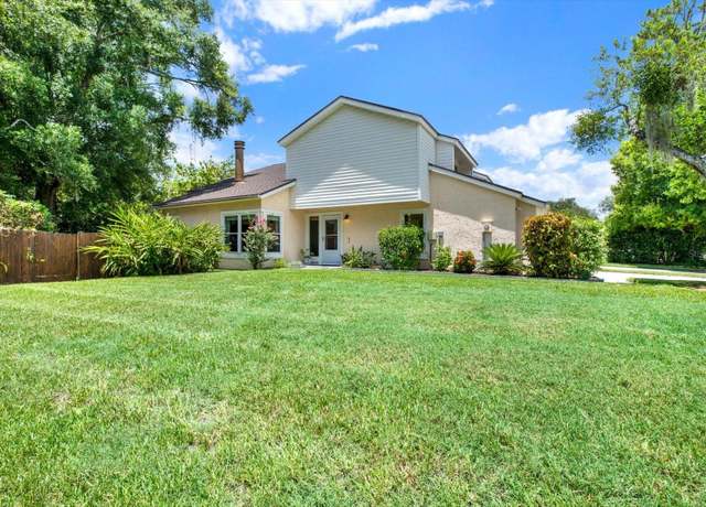 Property at 13902 Bardmoor Pl Unit B, Tampa, FL 33618, 3 beds, 2.5 baths