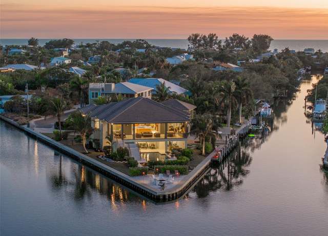 Property at 242 Oak Ave, Anna Maria, FL 34216, 4 beds, 3.5 baths