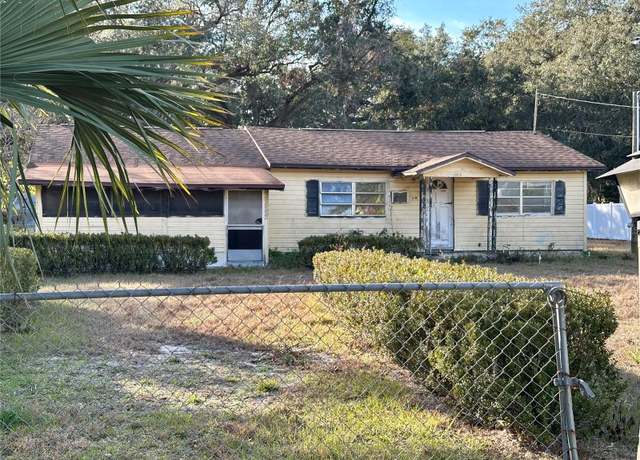 Property at 1109 Pioneer Trl, Leesburg, FL 34748, 4 beds, 2 baths