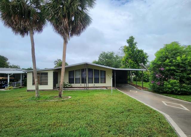 Property at 1012 Parker Pl, Lady Lake, FL 32159, 2 beds, 2 baths