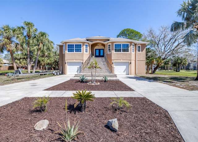 Property at 733 Seminole Blvd, Tarpon Springs, FL 34689, 4 beds, 3.5 baths