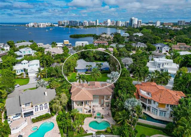 Property at 1389 Harbor Dr, Sarasota, FL 34239, 3 beds, 2.5 baths