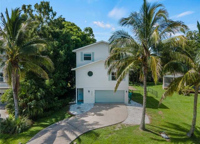 Property at 3405 10th St W, Palmetto, FL 34221, 3 beds, 2 baths