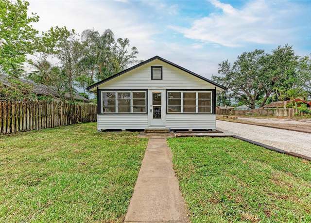 Property at 1016 38th St W, Bradenton, FL 34205, 3 beds, 2 baths