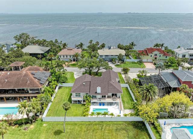 Property at 3903 Bayside Dr, Bradenton, FL 34210, 4 beds, 3.5 baths