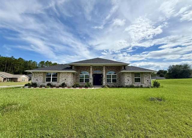 Property at 572 NW Oakmont Way, Lake City, FL 32055, 4 beds, 2 baths