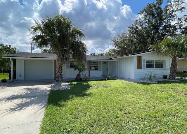 Property at 2837 Woodcrest Dr, Sarasota, FL 34239, 3 beds, 2 baths