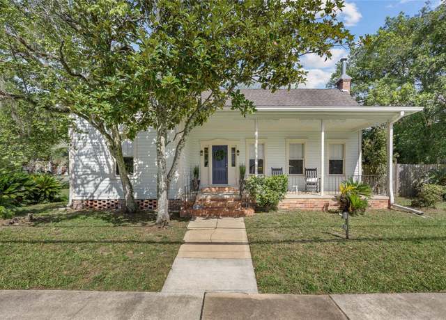 Property at 18406 High Springs Main St, High Springs, FL 32643, 4 beds, 2.5 baths