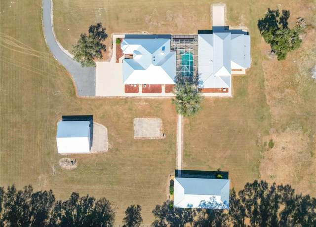 Property at 7688 SE 135th St, Summerfield, FL 34491, 4 beds, 4.5 baths