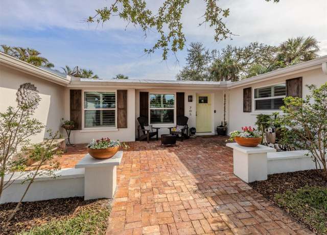 Property at 705 Armada Rd N, Venice, FL 34285, 3 beds, 3 baths