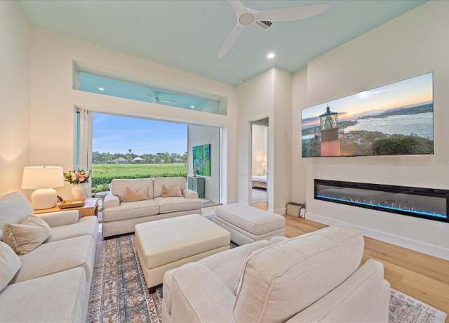 Property at 7507 Ascot Ct, University Park, FL 34201, 4 beds, 4.5 baths