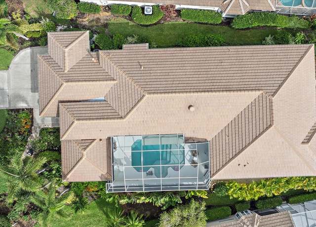 Property at 7507 Ascot Ct, University Park, FL 34201, 4 beds, 4.5 baths