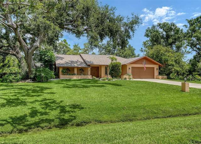 Property at 5879 Ravenwood Dr, Sarasota, FL 34243, 3 beds, 2 baths
