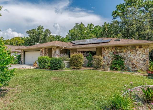 Property at 18 Foxgreen, Homosassa, FL 34446, 2 beds, 2 baths