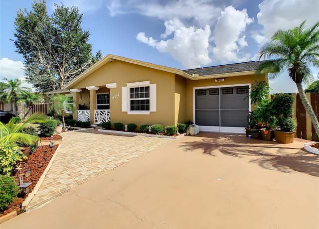 Property at 624 Royal Palm Dr, Kissimmee, FL 34743, 3 beds, 2 baths