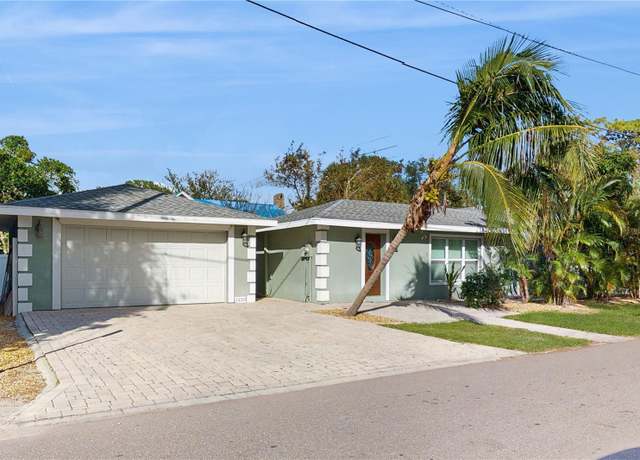 Property at 1220 26th St W, Bradenton, FL 34205, 3 beds, 2 baths