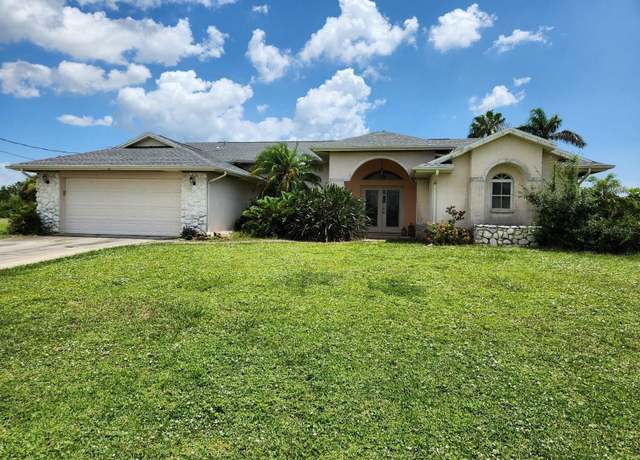 Property at 14 Medalist Rd, Rotonda West, FL 33947, 3 beds, 2.5 baths