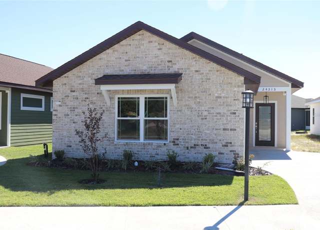 Property at 24313 SW 17th Ln, Newberry, FL 32669, 3 beds, 2 baths