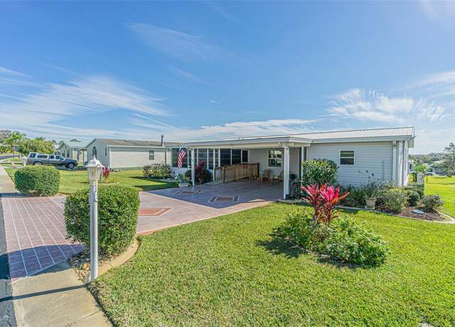 Property at 37532 New Horizons Blvd, Zephyrhills, FL 33541, 3 beds, 2 baths