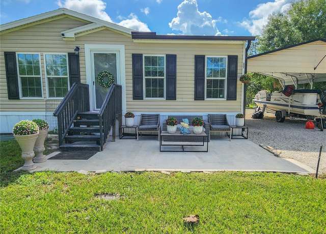 Property at 2895 Spruce St, Bunnell, FL 32110, 4 beds, 2 baths
