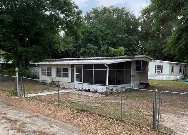 Property at 14025 SE 94th Ct, Summerfield, FL 34491, 2 beds, 1.5 baths