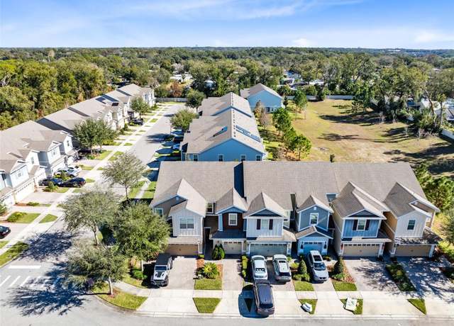 Property at 1311 E 10th St, Apopka, FL 32703, 3 beds, 2.5 baths