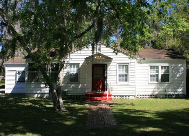 Property at 1822 NW 6th Ave, Gainesville, FL 32603, 5 beds, 3 baths