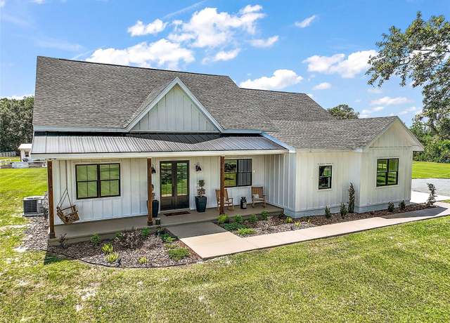 Property at 1560 NE 17th St, Sumterville, FL 33585, 4 beds, 3.5 baths