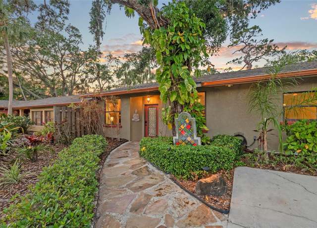 Property at 941 Virginia Dr, Sarasota, FL 34234, 6 beds, 4 baths