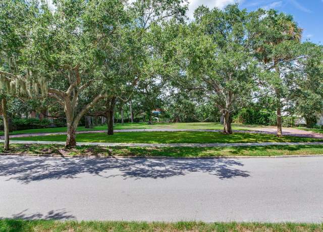 Property at 5001 S Shore Crest Cir, Tampa, FL 33609