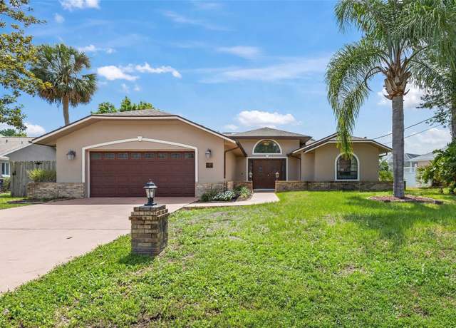 Property at 18 Woodhollow Ln, Palm Coast, FL 32164, 3 beds, 2.5 baths