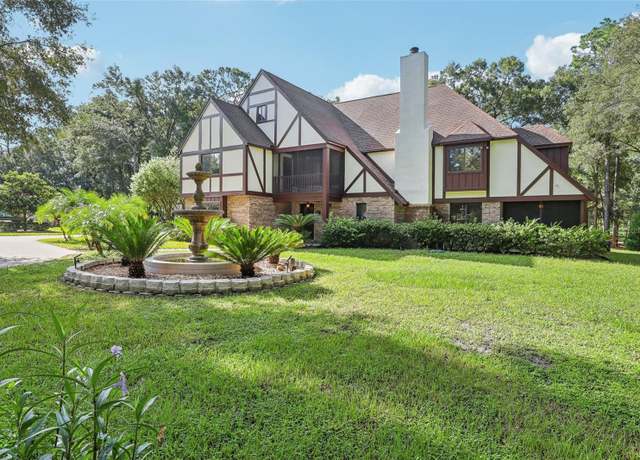 Property at 1582 Covered Bridge Dr, Deland, FL 32724, 5 beds, 3.5 baths