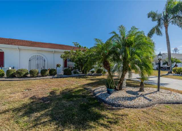Property at 1207 Bluewater Dr, Sun City Center, FL 33573, 2 beds, 2 baths