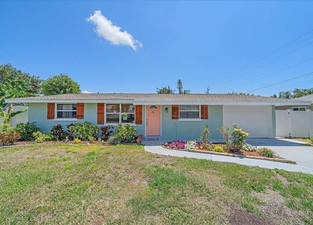 Property at 130 E Seminole Dr, Venice, FL 34293, 3 beds, 2 baths
