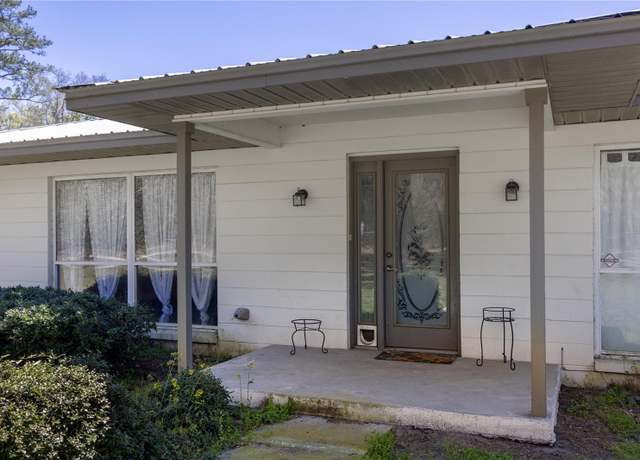 Property at 6917 NW 254th Ave, Alachua, FL 32615, 7 beds, 4 baths