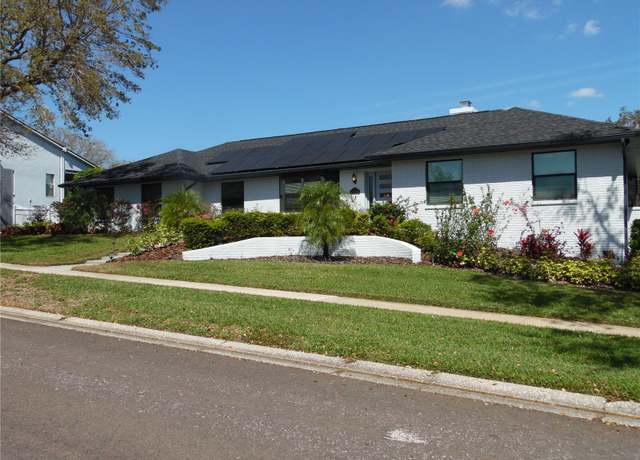 Property at 2709 Fairway View Dr, Valrico, FL 33596, 4 beds, 2 baths