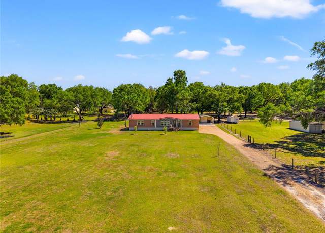 Property at 34720 Appaloosa Trl, Zephyrhills, FL 33541, 3 beds, 2 baths