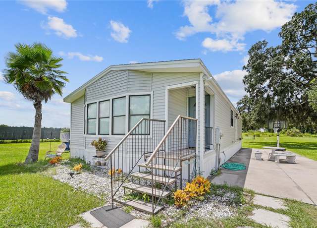 Property at 16625 SE 130th Ave, Weirsdale, FL 32195, 2 beds, 2 baths
