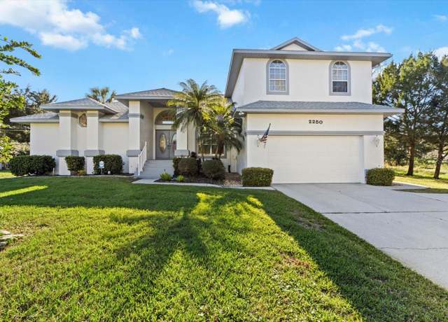 Property at 2250 N Watersedge Dr, Crystal River, FL 34429, 3 beds, 2.5 baths