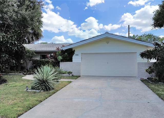 Property at 1385 Embassy Dr, Clearwater, FL 33764, 3 beds, 2 baths
