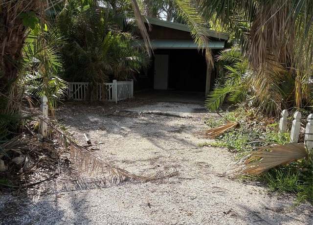 Property at 202 Bayview Pkwy, Nokomis, FL 34275, 2 beds, 1 bath