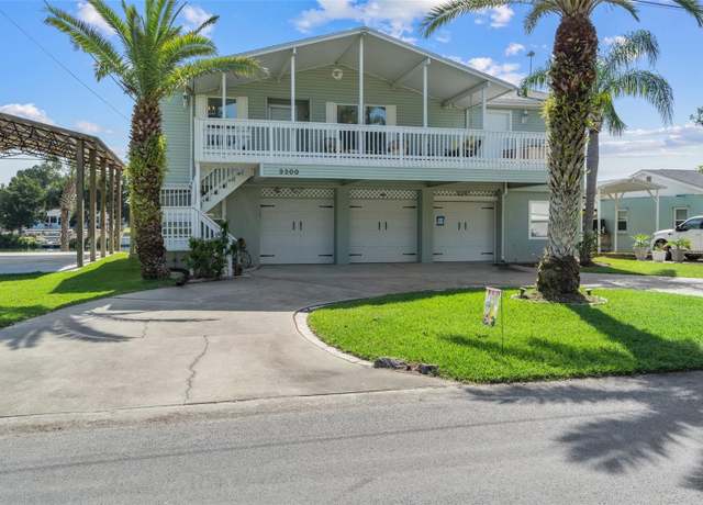 Property at 3200 Hibiscus Dr, Hernando Beach, FL 34607, 3 beds, 3 baths