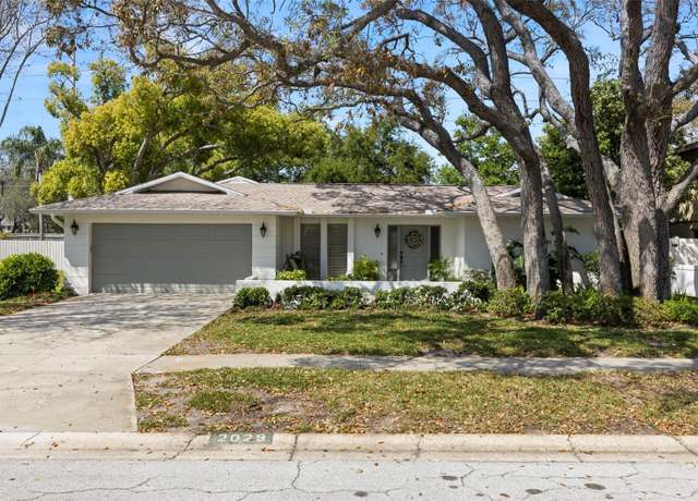 Property at 2029 Winding Oaks Dr, Palm Harbor, FL 34683, 3 beds, 2 baths