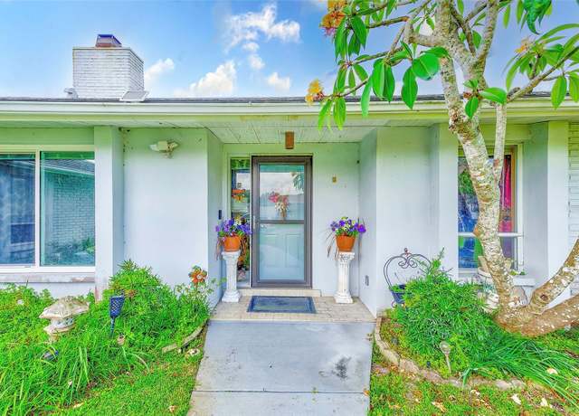 Property at 6627 Heritage Ln, Bradenton, FL 34209, 3 beds, 2 baths
