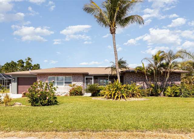 Property at 4 Oakland Hills Ct, Rotonda West, FL 33947, 3 beds, 2 baths