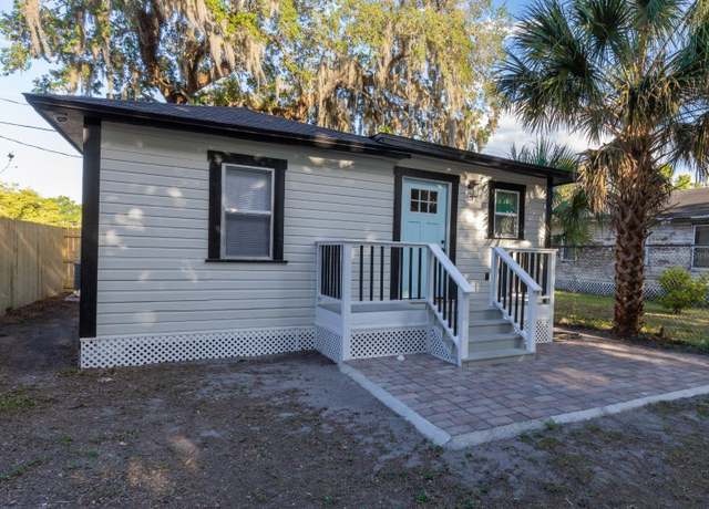 Property at 812 S Locust Ave, Sanford, FL 32771, 3 beds, 2 baths