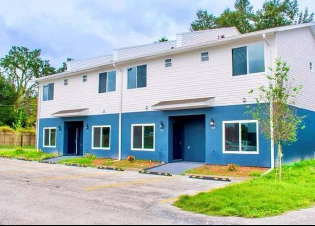 Property at 1935 Oxnard Ct, Tampa, FL 33612, 3 beds, 2.5 baths