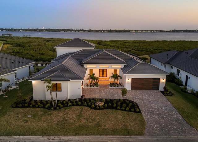 Property at 1613 4th St E, Palmetto, FL 34221, 4 beds, 5 baths